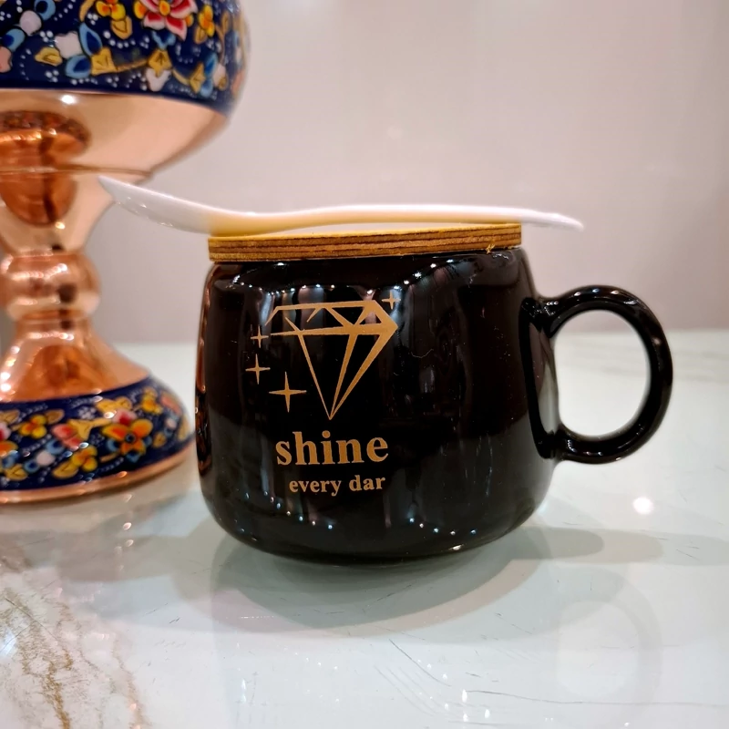 ماگ مشکی درب دار ارسال رایگان همراه قاشق
