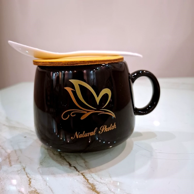 ماگ مشکی درب دار ارسال رایگان همراه قاشق