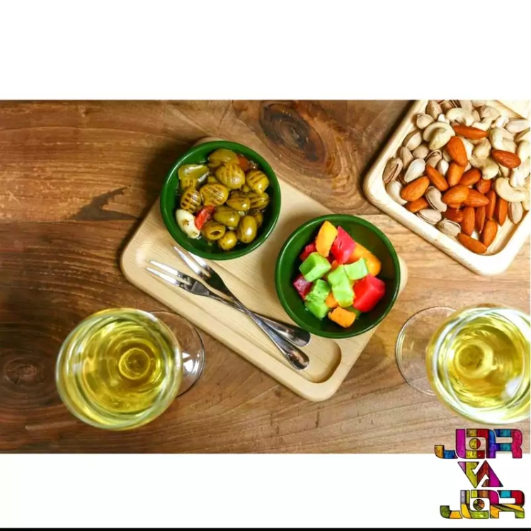 مزه خوری تخته سرو ظرف سرو همراه دو کاسه با اردو خوری