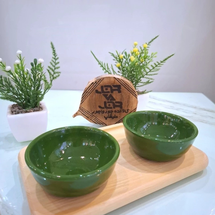 مزه خوری تخته سرو ظرف سرو همراه دو کاسه با اردو خوری