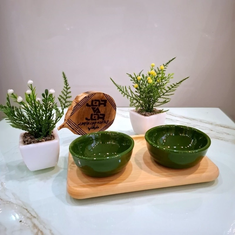 مزه خوری تخته سرو ظرف سرو همراه دو کاسه با اردو خوری