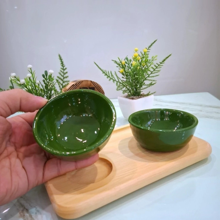 مزه خوری تخته سرو ظرف سرو همراه دو کاسه با اردو خوری