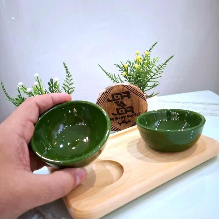 مزه خوری تخته سرو ظرف سرو همراه دو کاسه با اردو خوری