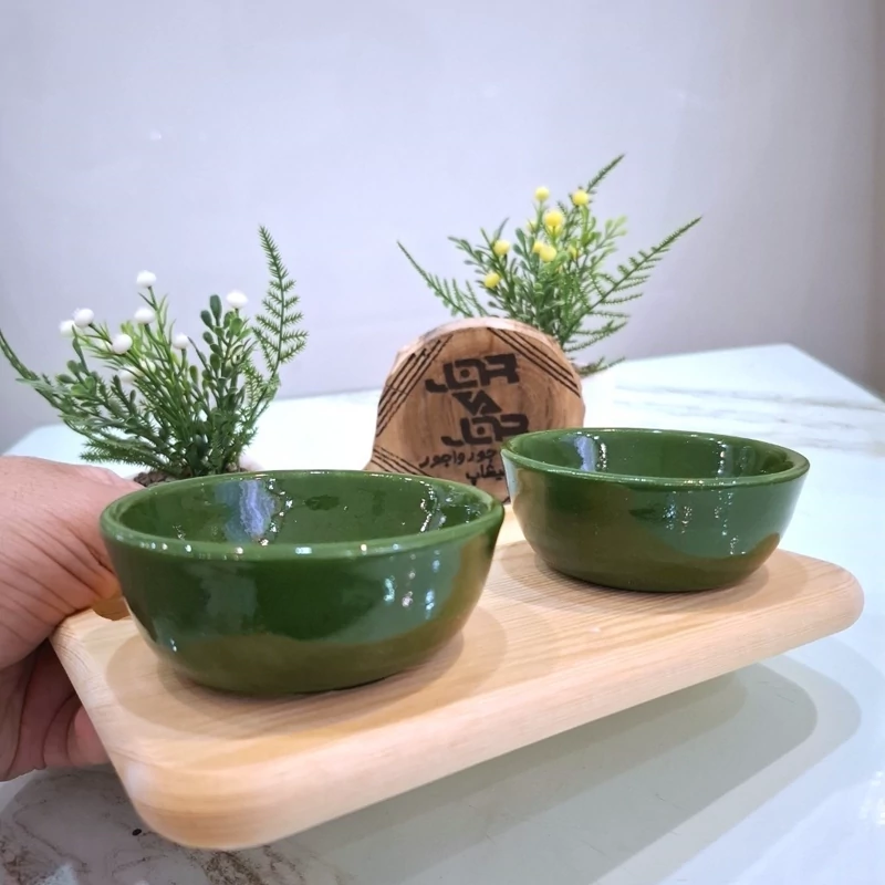 مزه خوری تخته سرو ظرف سرو همراه دو کاسه با اردو خوری