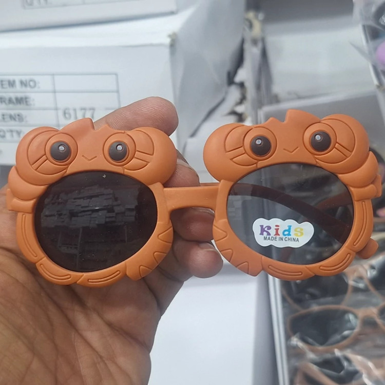 عینک آفتابی بچه گانه یو وی 400 عینک بچگانه آفتابی دخترانه عینک آفتابی پسرانه عینک دودی