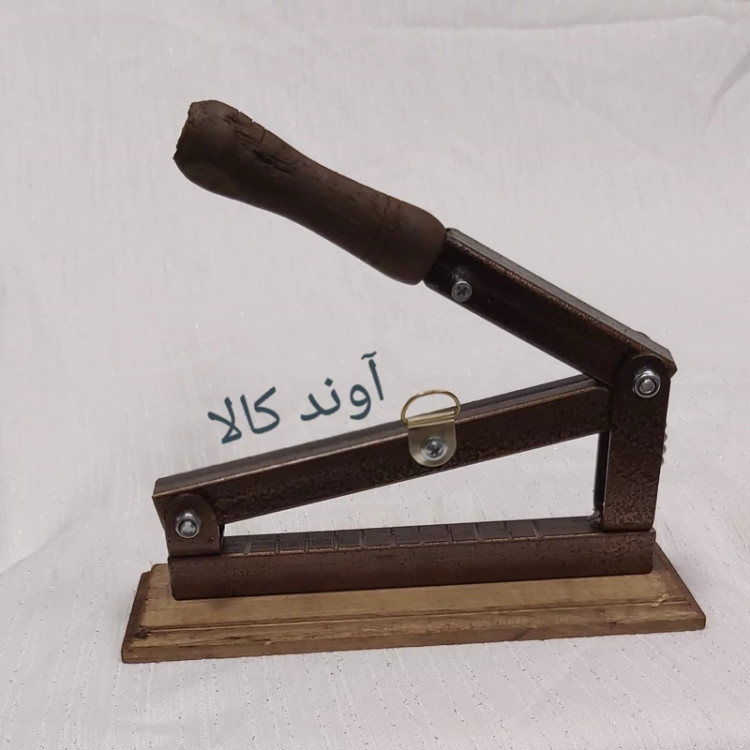 گردوشکن آرام شکن فلزی همه کاره. گردوشکن خانگی (بادام شکن، فندق شکن)