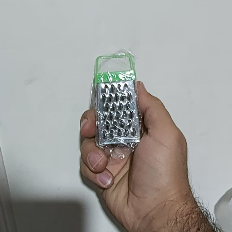 رنده دستی کوچک استیل رنده سیر(خرد کن دستی) کمجا. کار راه انداز .مسافرتی