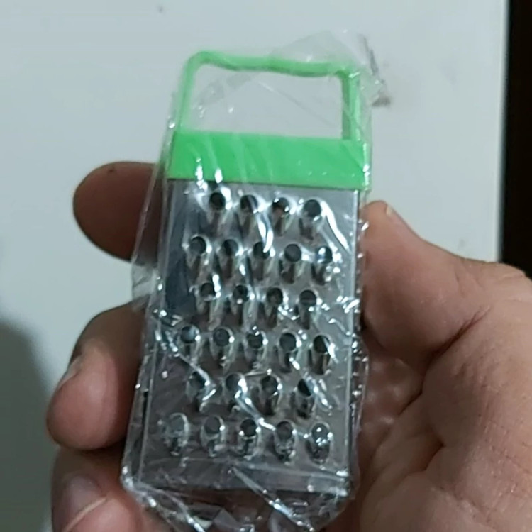 رنده دستی کوچک استیل رنده سیر(خرد کن دستی) کمجا. کار راه انداز .مسافرتی