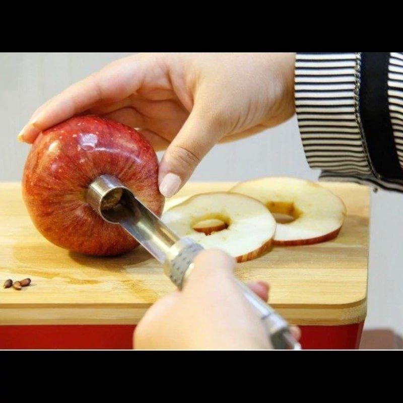 هسته گیر سیب (وسیله ای برای خالی کردن دانه و مغز میوه)