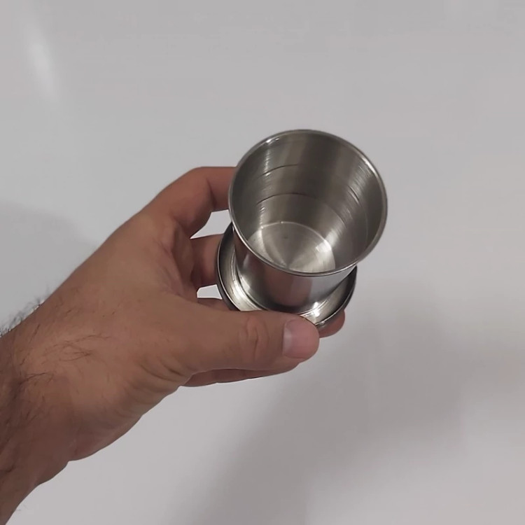 لیوان استیل تاشو دربدار سایز متوسط(آویز دار)لیوان کمجا لیوان کوهنوردی لیوان جیبی