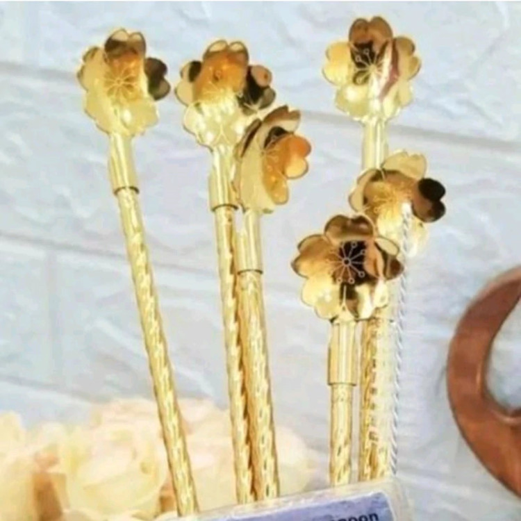 قاشق نی دار طلایی فرچه دار شربت استیل نگیر وارداتی طرح گل رنگ ثابت(6تایی)