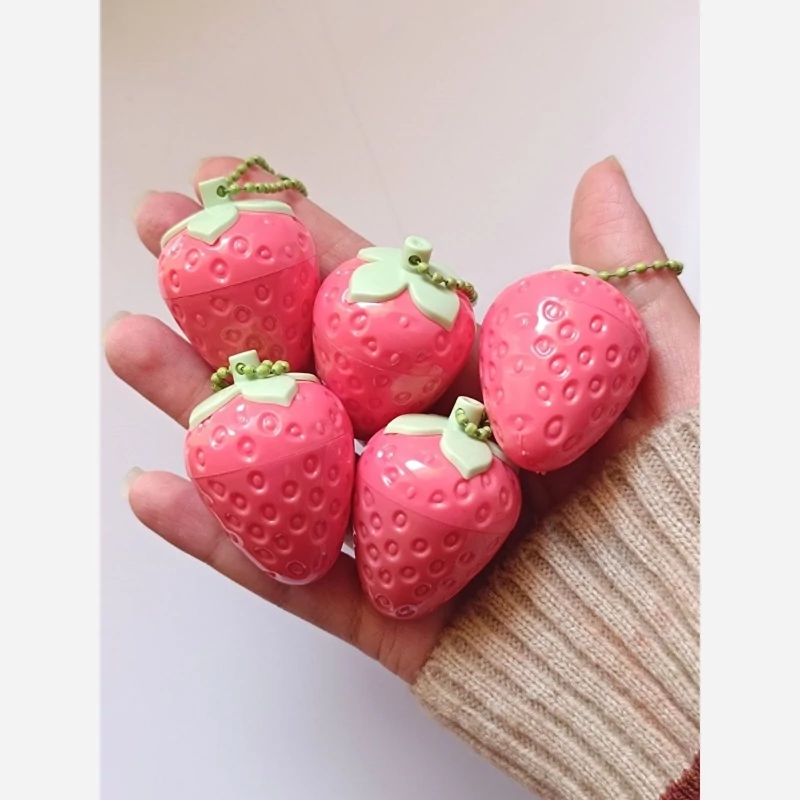 رژ لب توت فرنگی آویز دار کیوت فانتزی پینترستی بوی پاستیلی توت فرنگی دست کلید دار صورتی بالم قرمز آویز کیف جاسویچی
