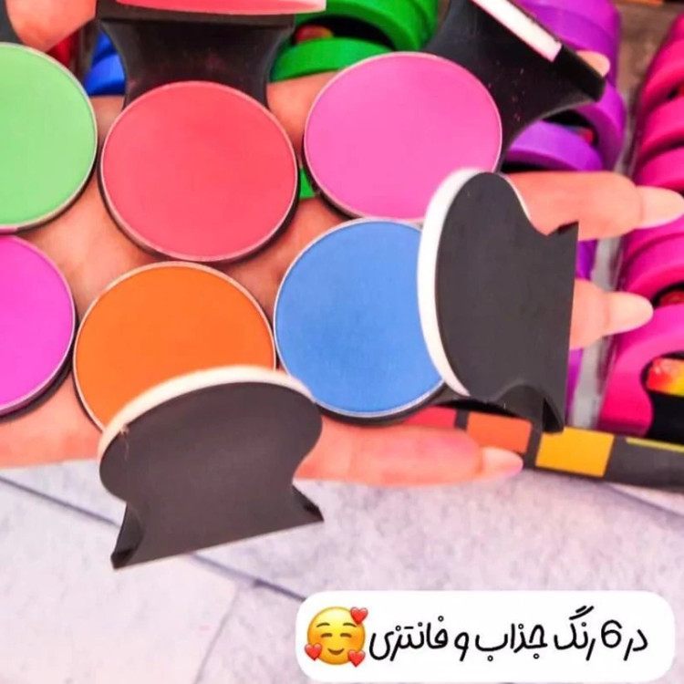 1 عدد گچ مو رنگی تنوع رنگ بالا با کیفیت و ماندگاری خوب بدون نیاز به دردسر رنگ کردن مو مناسب مهمانی و مجالس بصورت موقت