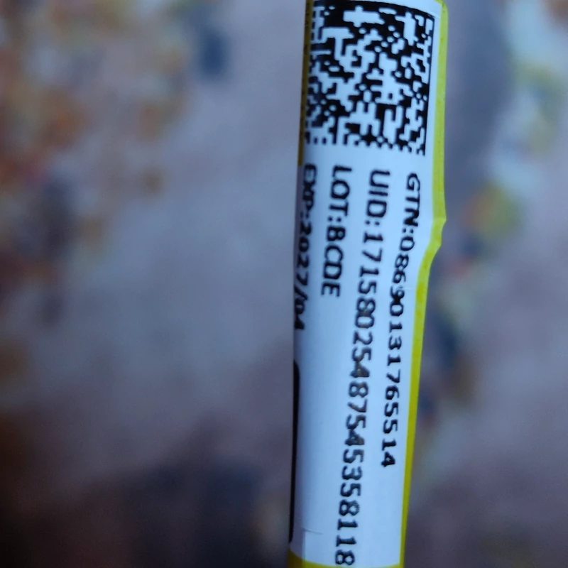 مداد قهوه ای چشم و ابرو نرم و روان و ماندگاری خوب دارای ویتامین و فرچه و رنگبندی مناسب سایه چشم و شیدینگ لب