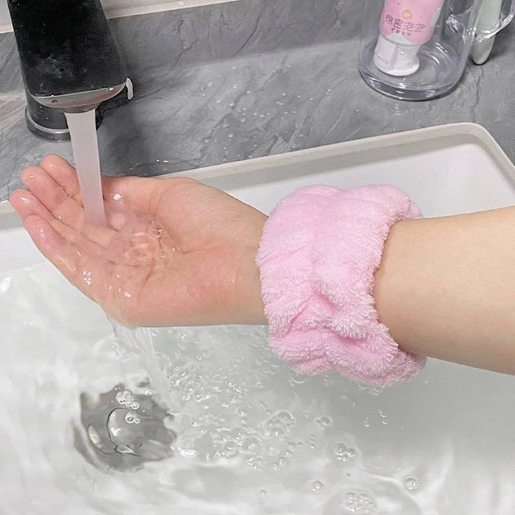 مچ بند حوله ای فانتزی دست پشمالویی برای روتین پوستی جلوگیری از خیس شدن دست هنگام شستشو صورت مچ گیر ابگیر