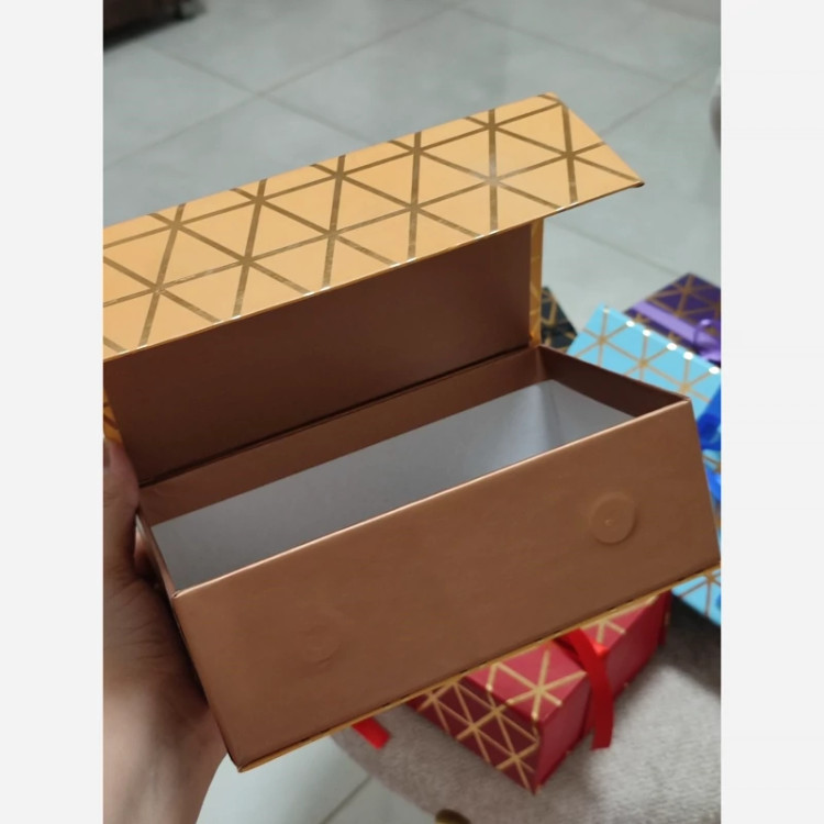 باکس جعبه مگنتی همراه پوشال و پاپیون تزیین آماده لاکچری و باکلاس مناسب کادو هدیه تولد