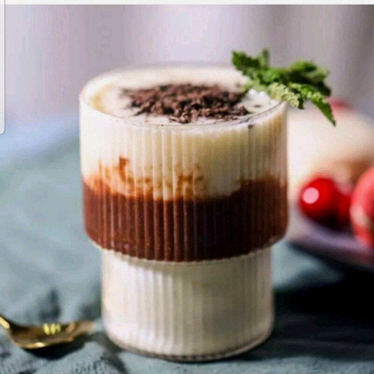 لیوان فانتزی لورا یک عددی