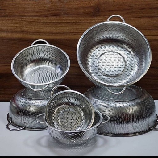 آبکش پانچ 6 پارچه استیل دسته دار همراه جعبه سایز 16 تا 31 مجموعه 6عددی از غرفه آوند کالا (سبد استیل )